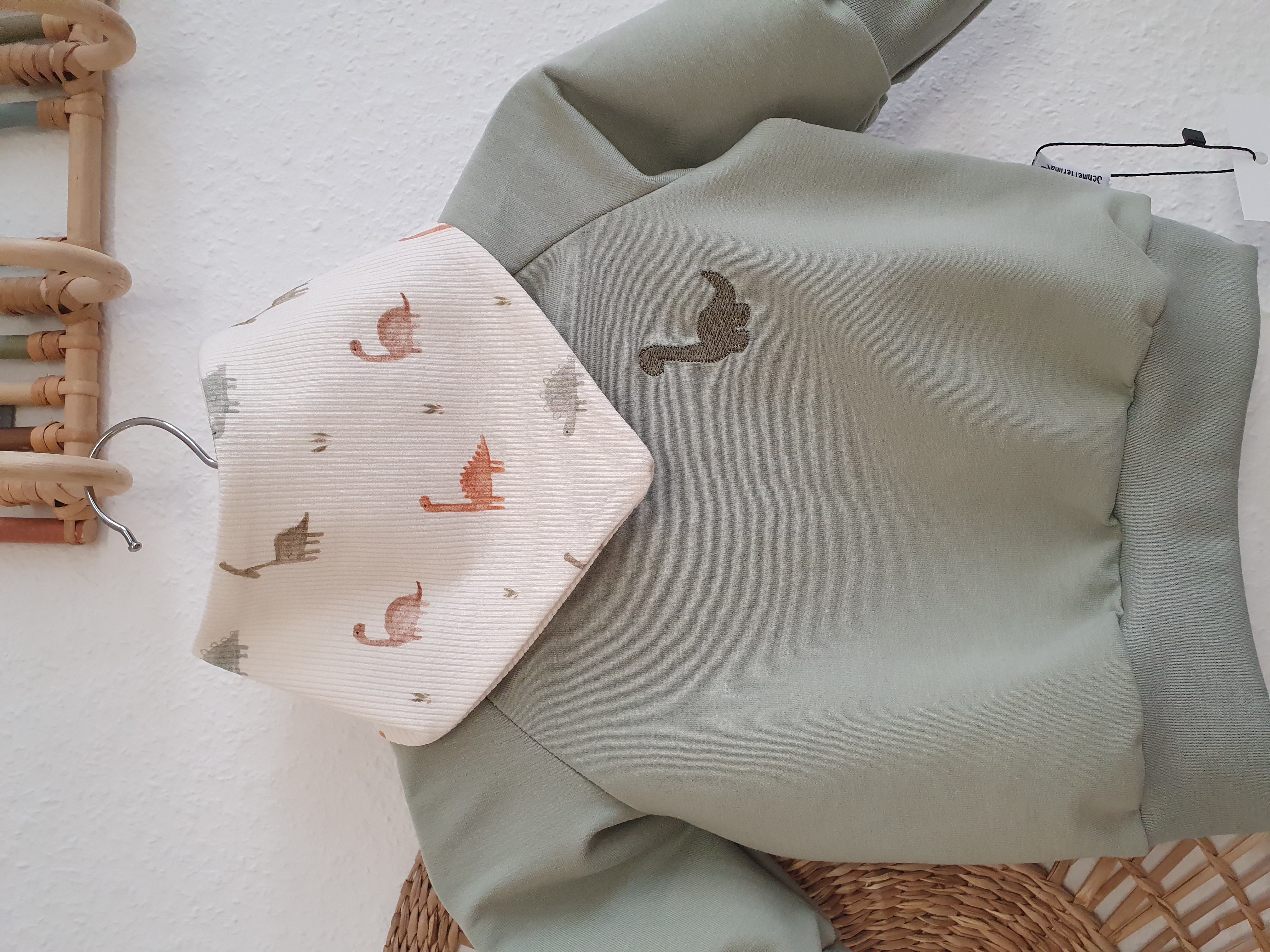 Sweater dusty green  mit Stick Dino Sweat   