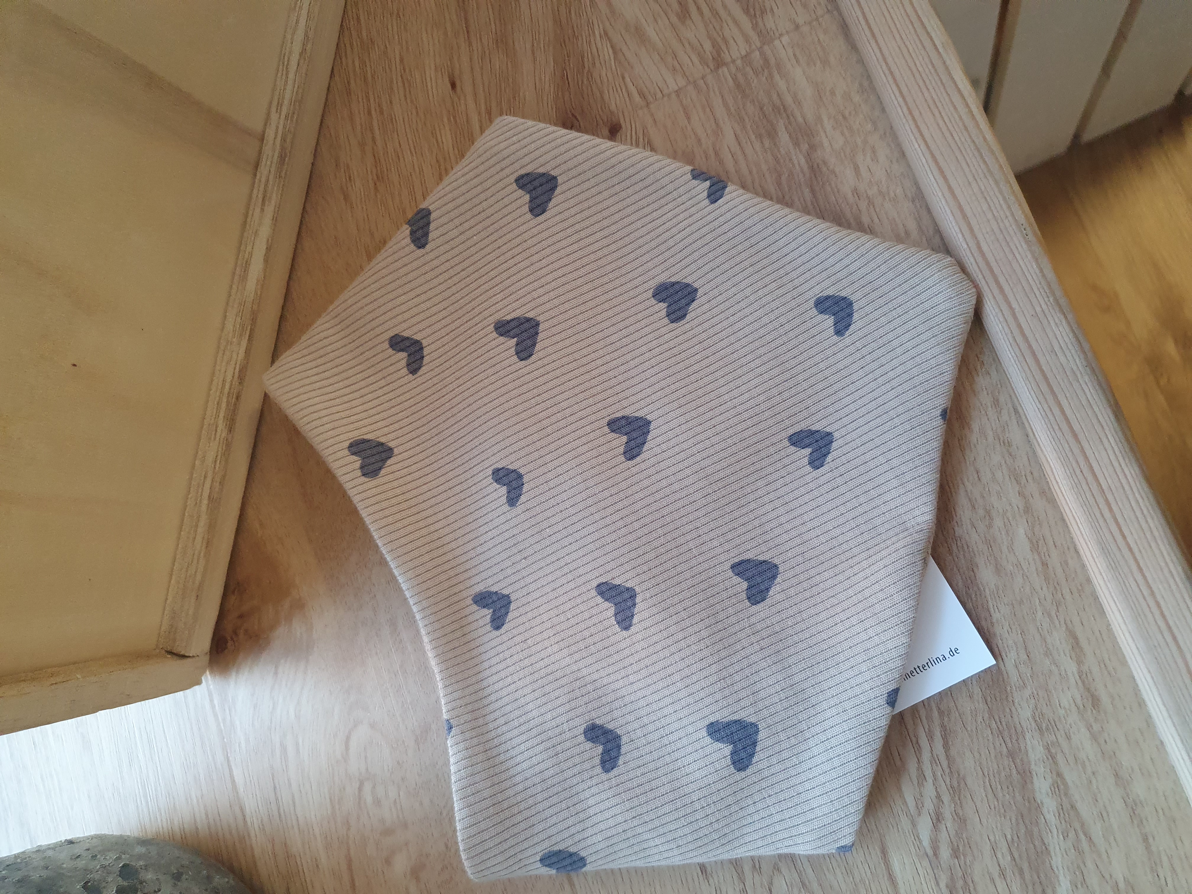 Dreieckstuch Herzen taupe