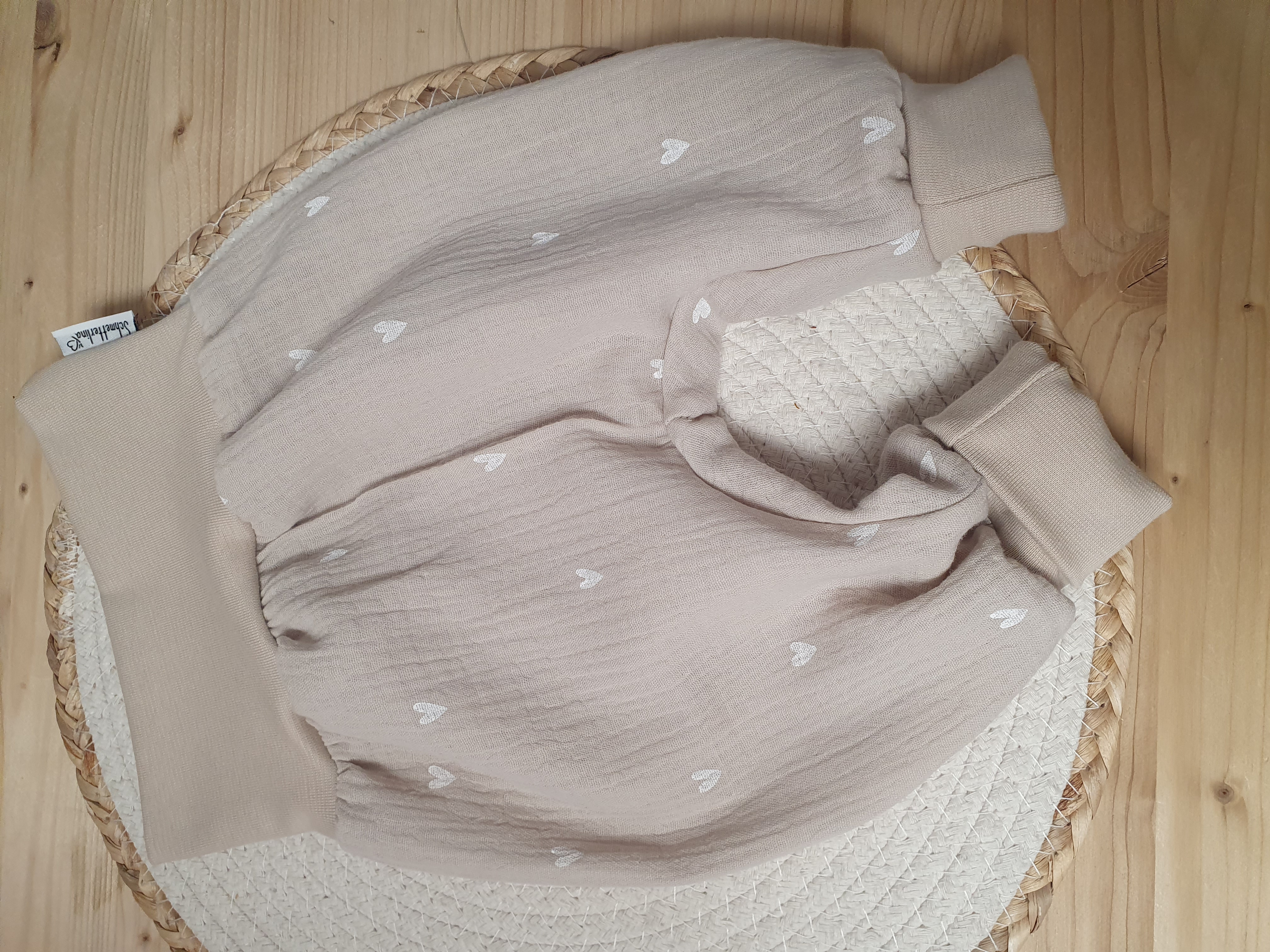 Musselinhose beige mit Herzchen 