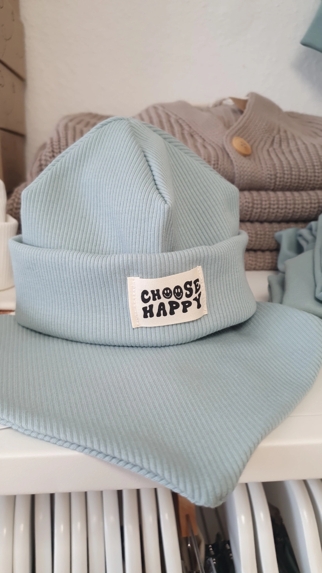 Rib Beanie Meerblau mit Patch choose happy  