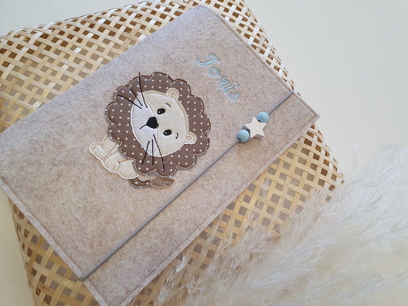 Uhefthülle "Löwe" beige