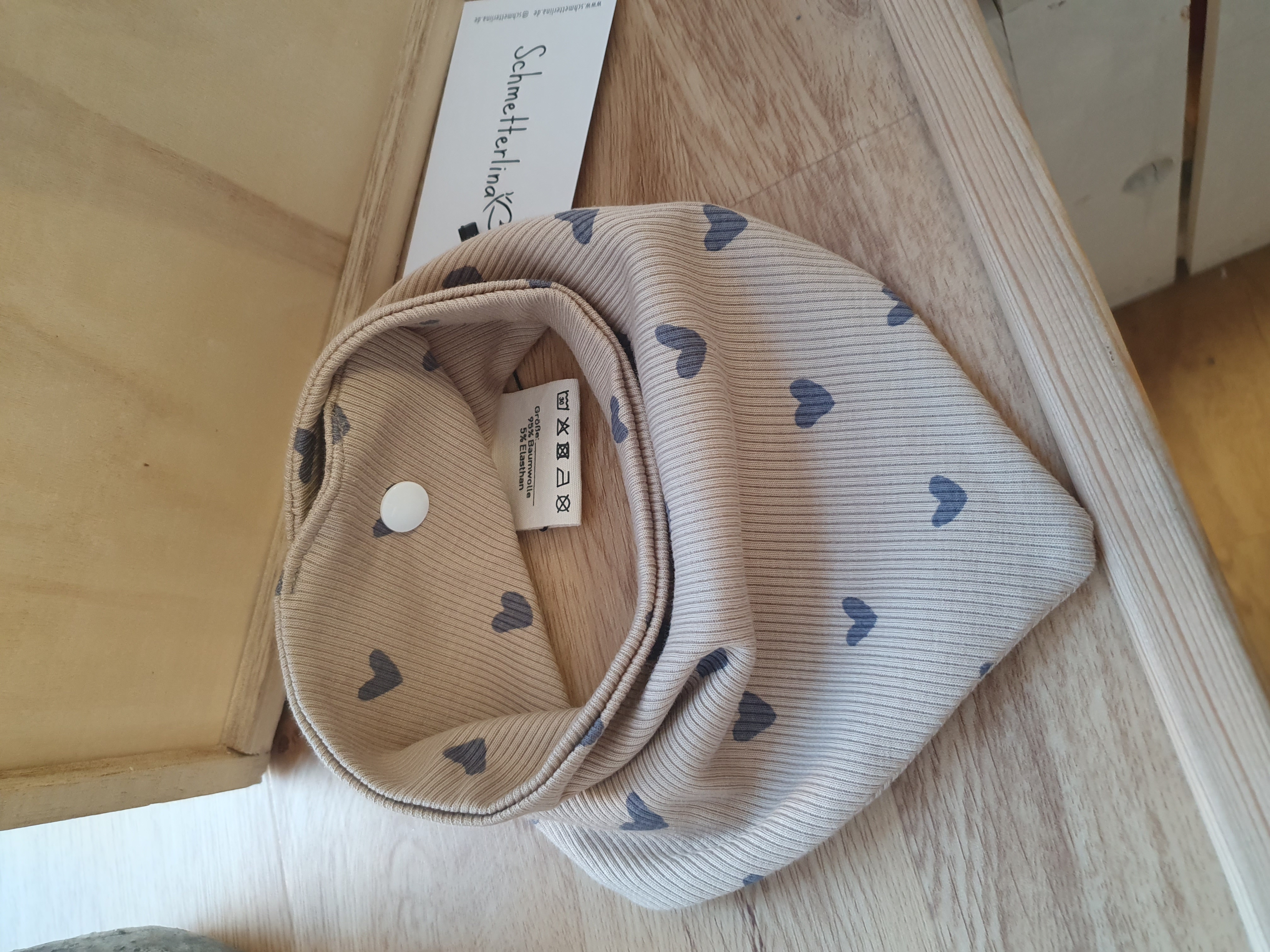 Dreieckstuch Herzen taupe