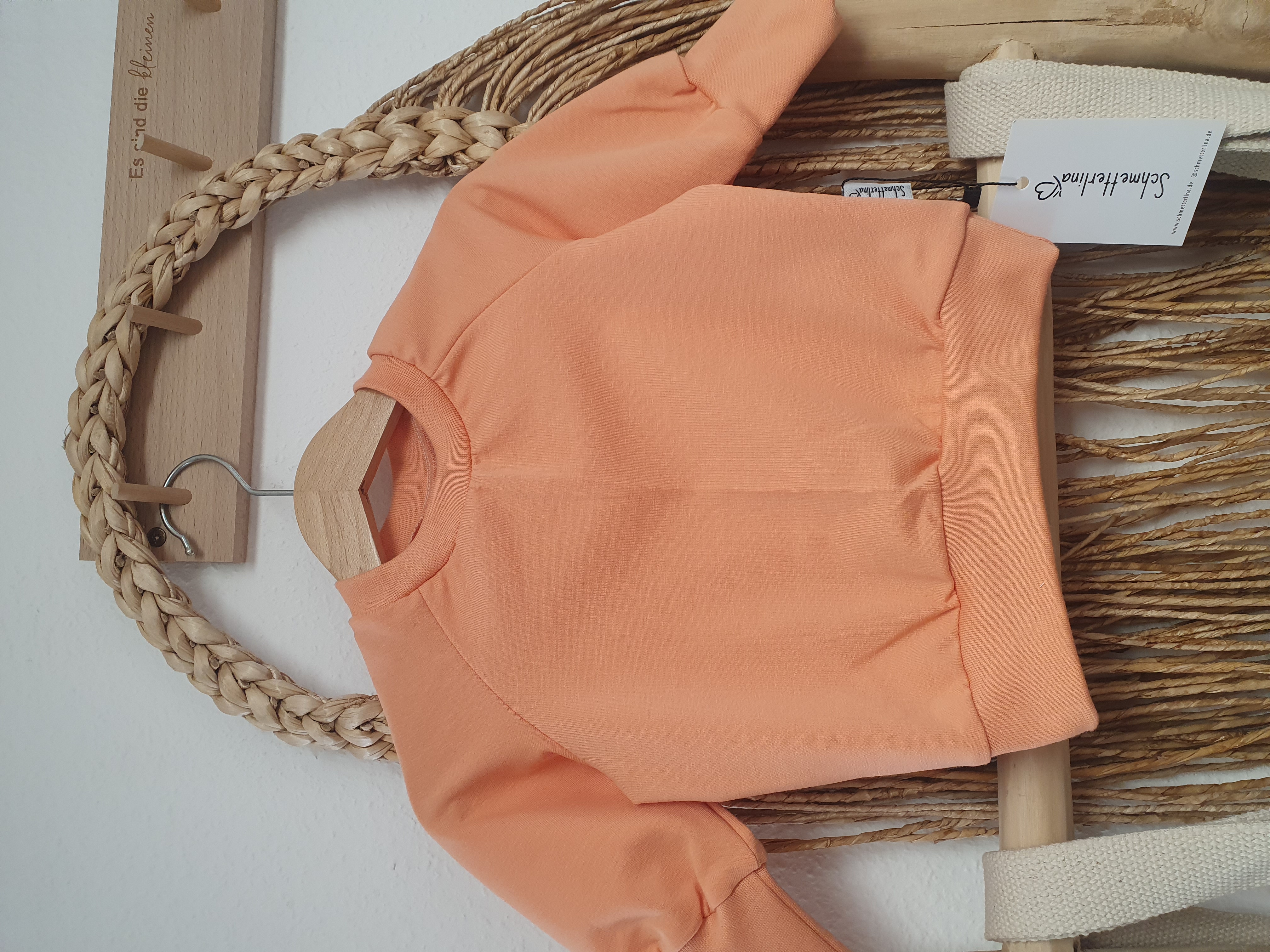 Sweater apricot mit Rückenprint 