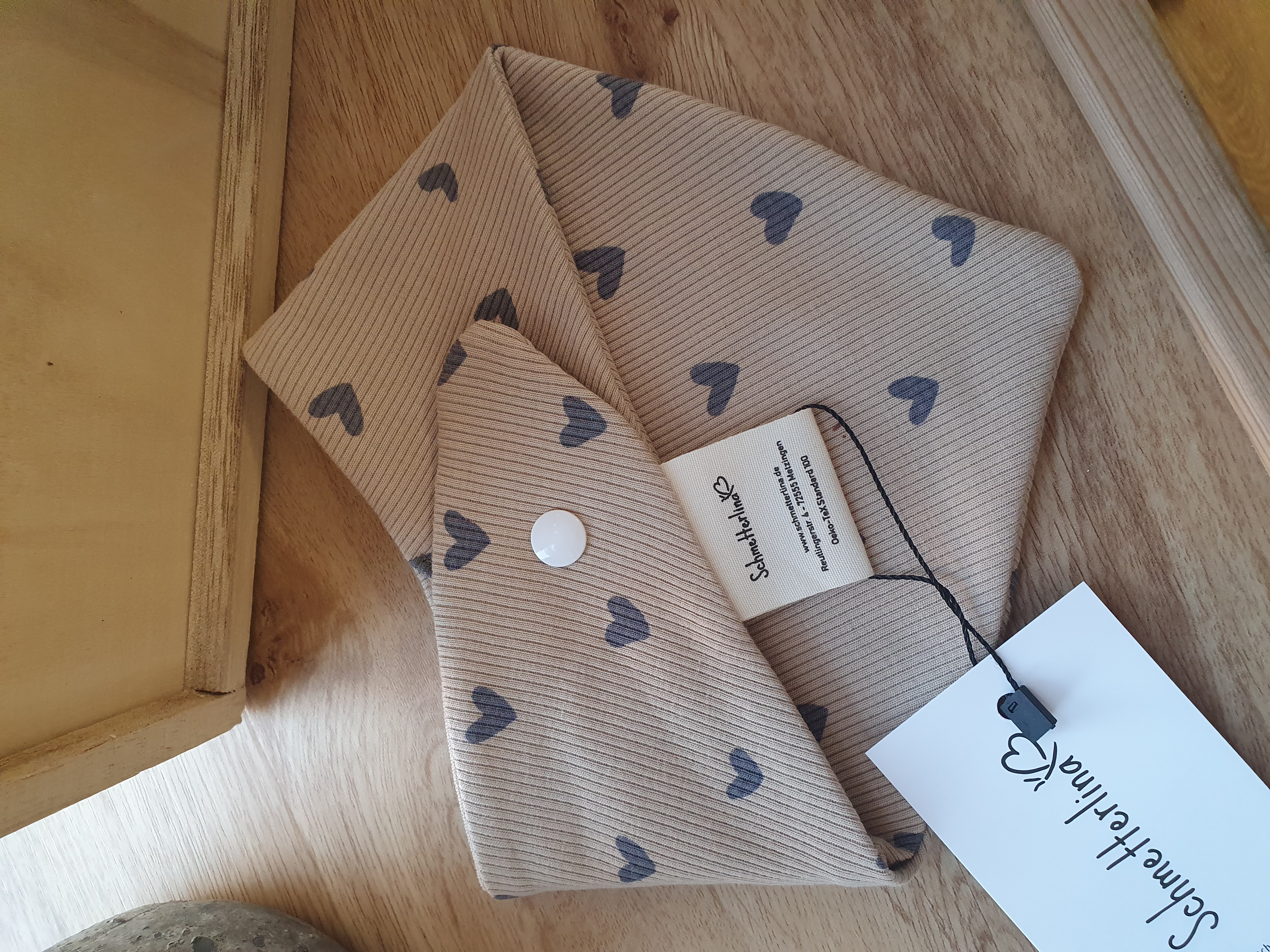 Dreieckstuch Herzen taupe