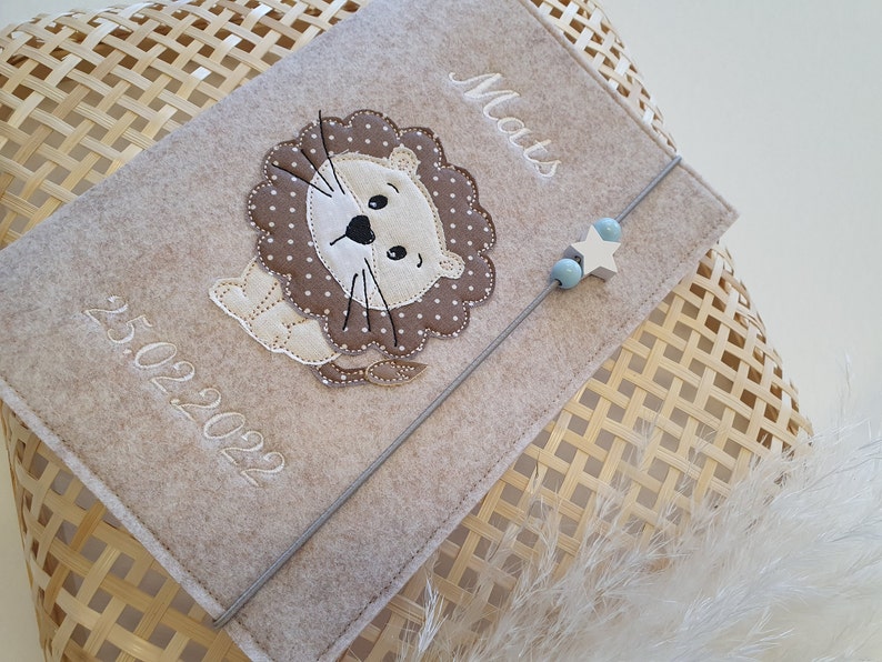 Uhefthülle "Löwe" beige