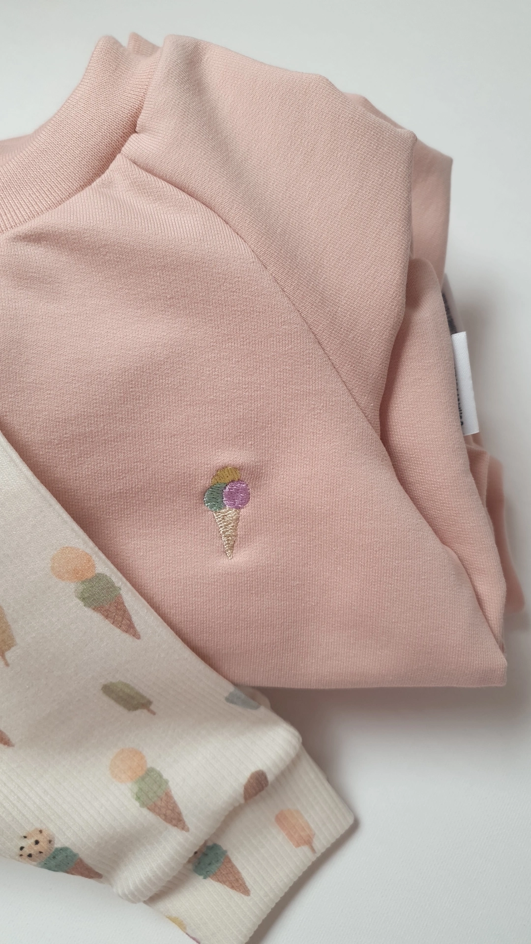 Sweater rosa mit Stick Eis 