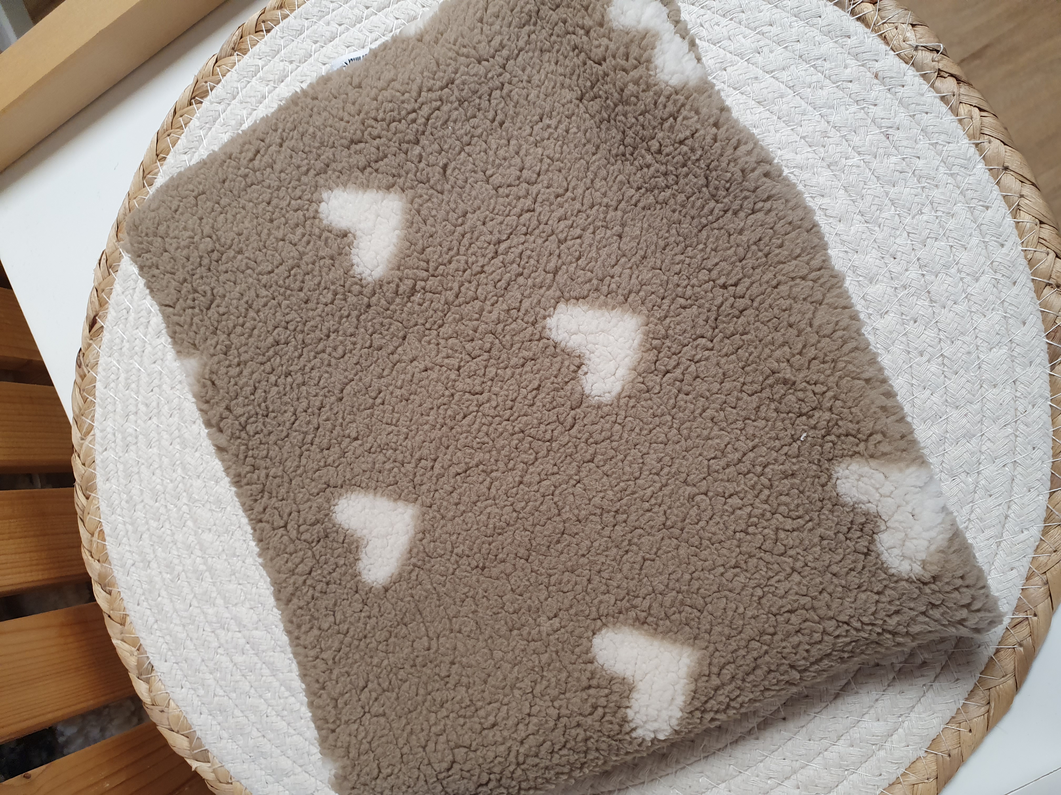 Loopschal Teddyplüsch Herzen dunkelbeige