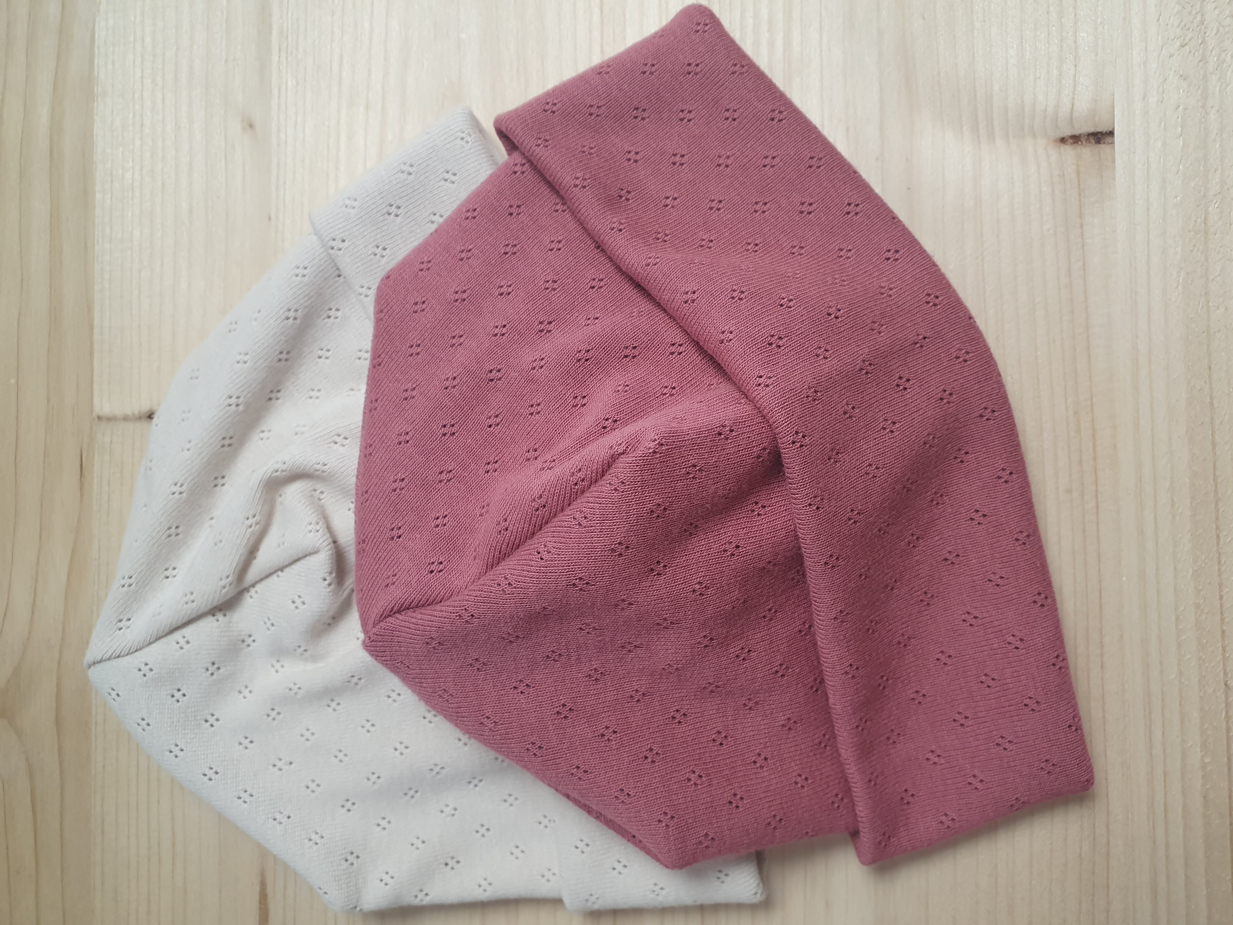 Beanie Lochstrick himbeere 